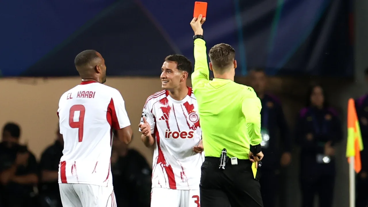 Polémica expulsión de Santiago Hezze en FC Barcelona vs. Olympiacos