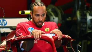 El emotivo gesto de un fanático mexicano con Lewis Hamilton en el GP de México de la Fórmula 1 El emotivo gesto de un fanático mexicano con Lewis Hamilton en el GP de México de la Fórmula 1