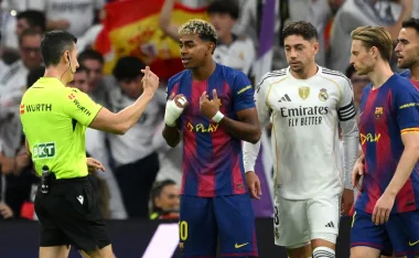 Presunto penal de Lamine Yamal sobre Vinícius en Real Madrid vs FC Barcelona