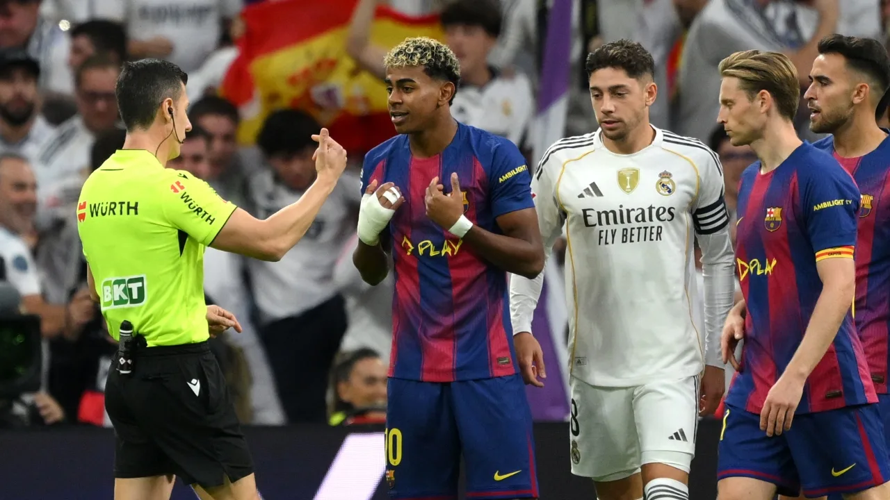 Presunto penal de Lamine Yamal sobre Vinícius en Real Madrid vs FC Barcelona