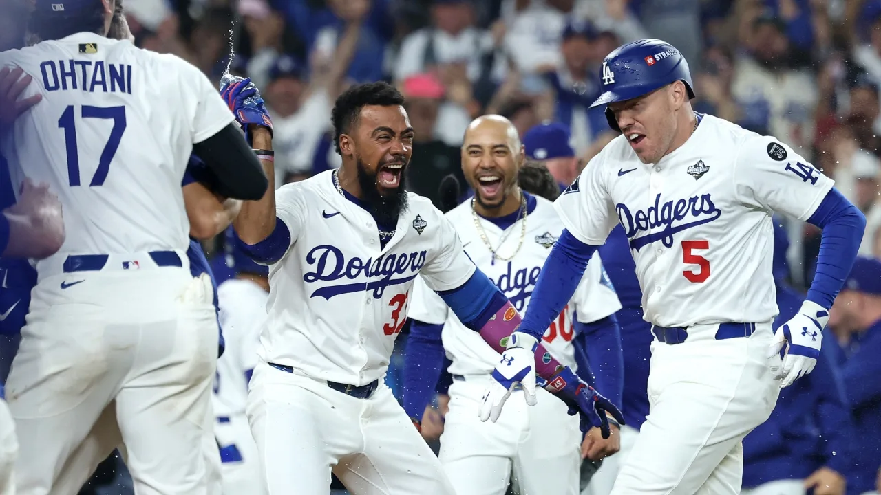 Triunfo de LA Dodgers sobre Toronto Blue Jays en el Juego 3 de la Serie Mundial
