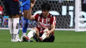 Diego Campillo fracturado: Qué le pasó a la estrella de Chivas y cuándo volverá a jugar
