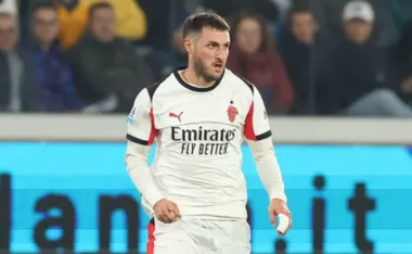 Santiago Giménez en Atalanta vs. AC Milan