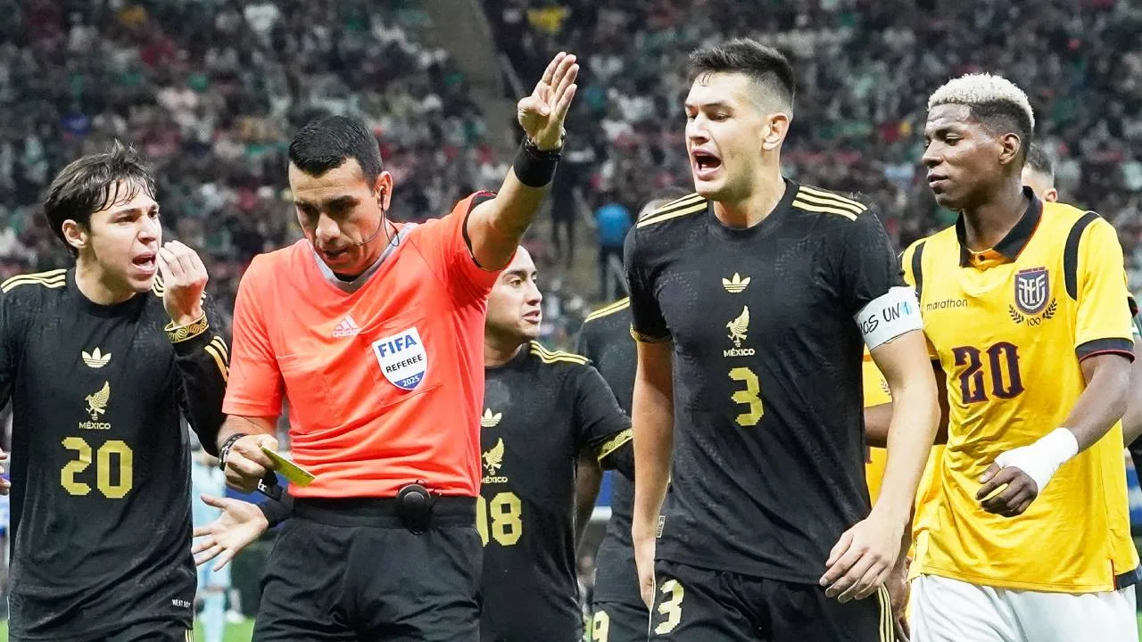 César Montes enloquece y desata pelea en el México vs Ecuador