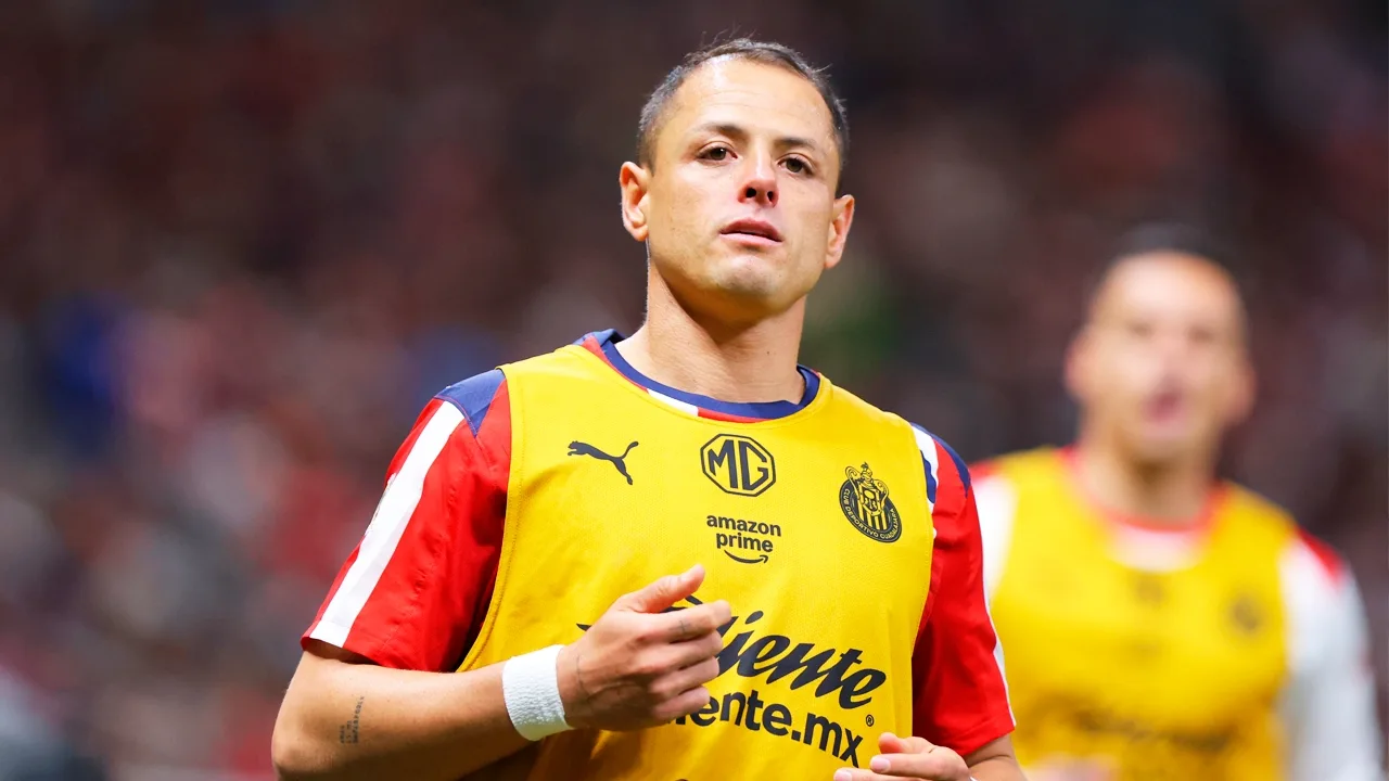 Chicharito Hernández no juega en Chivas ante Querétaro.