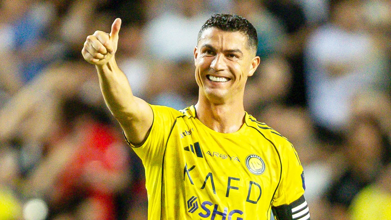 Cristiano Ronaldo presume su nuevo corte de cabello en Al Nassr.