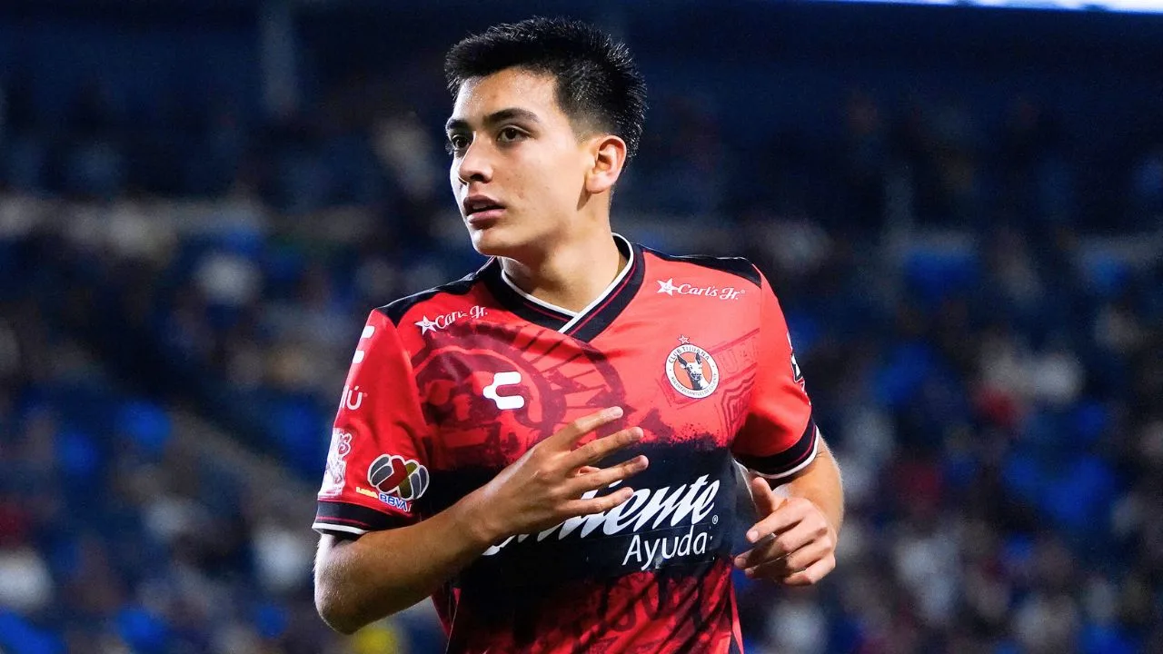 Rafaela Pimenta, agente de Gilberto Mora, confirma ofertas de clubes europeos por la Joya de México.
