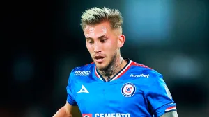 Gonzalo Piovi sale de cambio por lesión en Cruz Azul vs Necaxa y preocupa de cara a la recta final del Apertura 2025