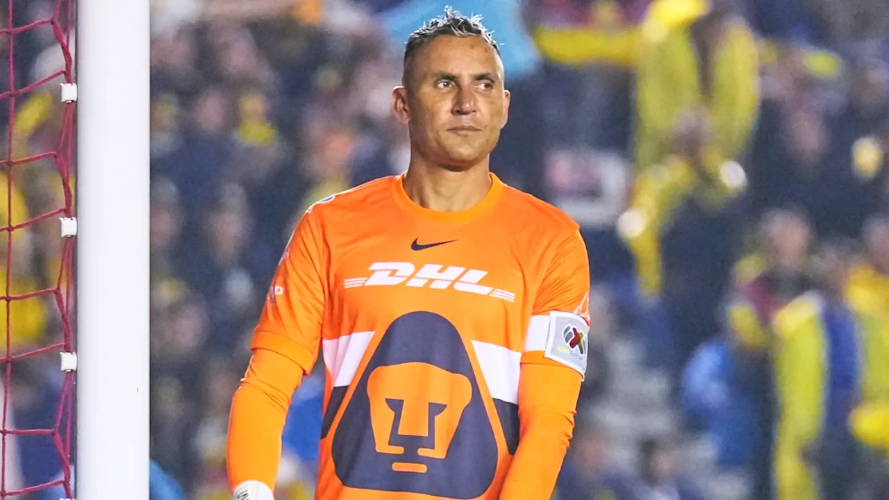 Pese a la derrota, Keylor Navas ha sido clave en Pumas ante América.