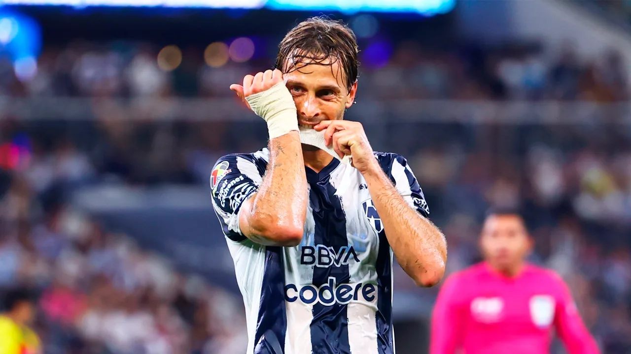 Sergio Canales continúa recuperándose de una lesión.