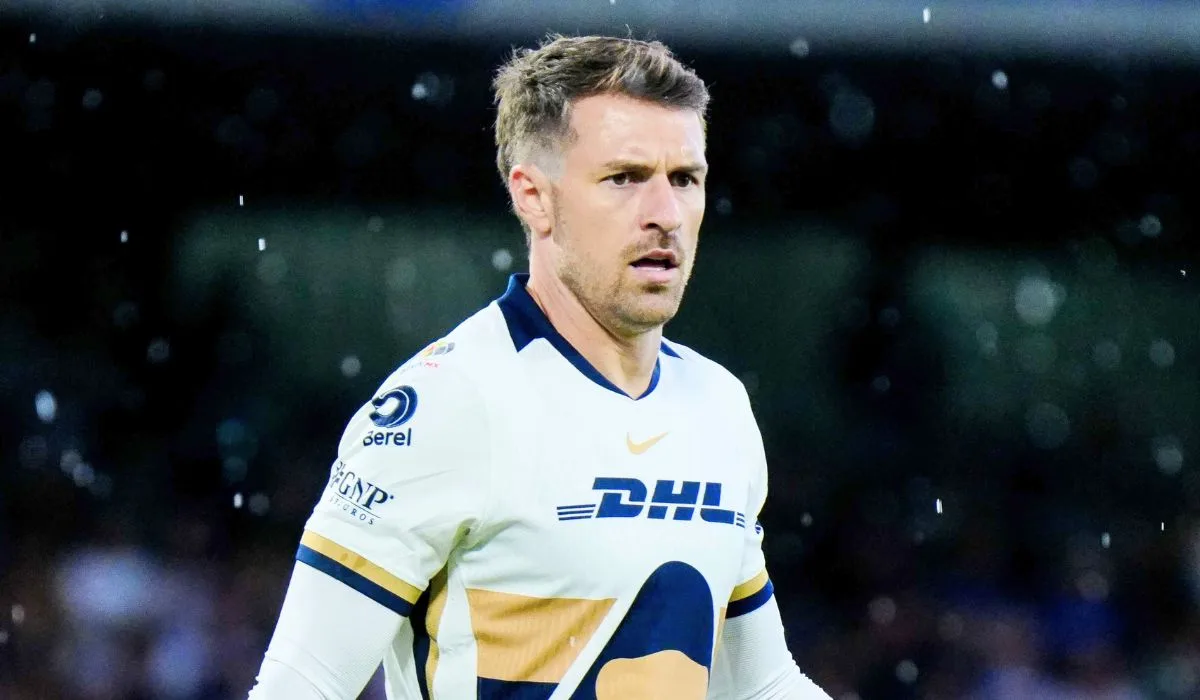 Aaron Ramsey de Pumas toma desesperada decisión para encontrar a su querida mascota Halo.