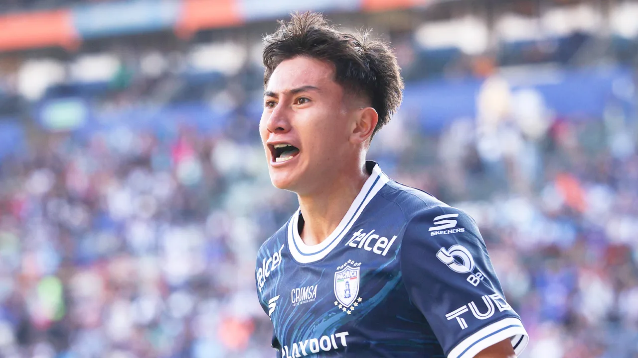 Alexéi Domínguez, la joven estrella que invita a los niños a ir a la universidad.