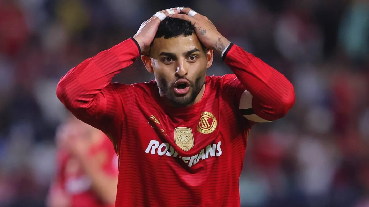 Alexis Vega, delantero del Toluca.