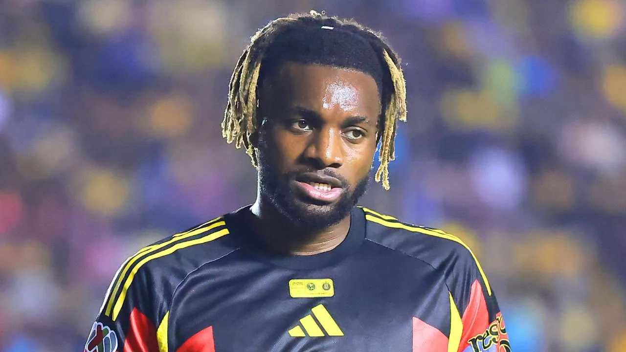 El gesto de Allan Saint-Maximin con un aficionado del América que derritió las redes.