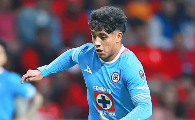 Amaury Morales podría dejar Cruz Azul ante importante oferta.