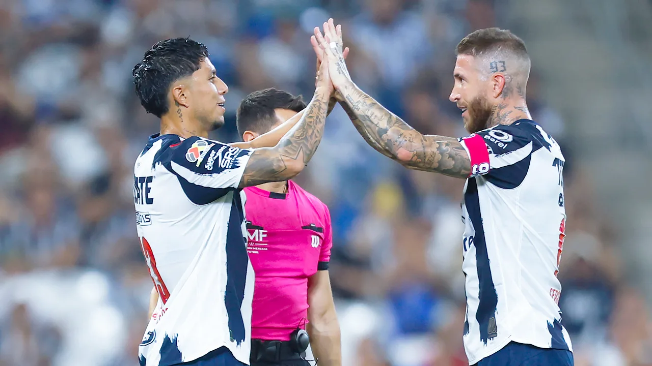 Carlos Salcedo concreta debut en Rayados de Monterrey