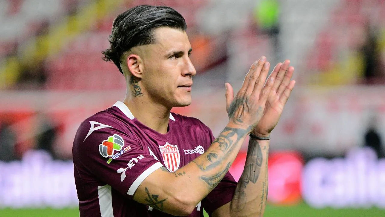 Chicote Calderón, futbolista del Necaxa.