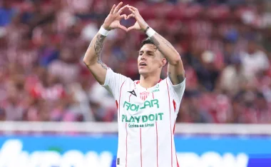 Chicote Calderón celebra increíble fiesta para su esposa.