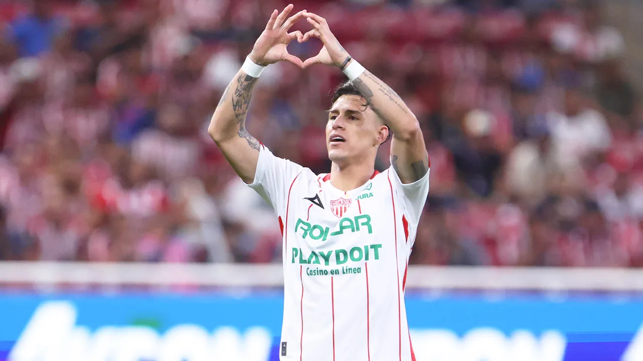 Chicote Calderón celebra increíble fiesta para su esposa.
