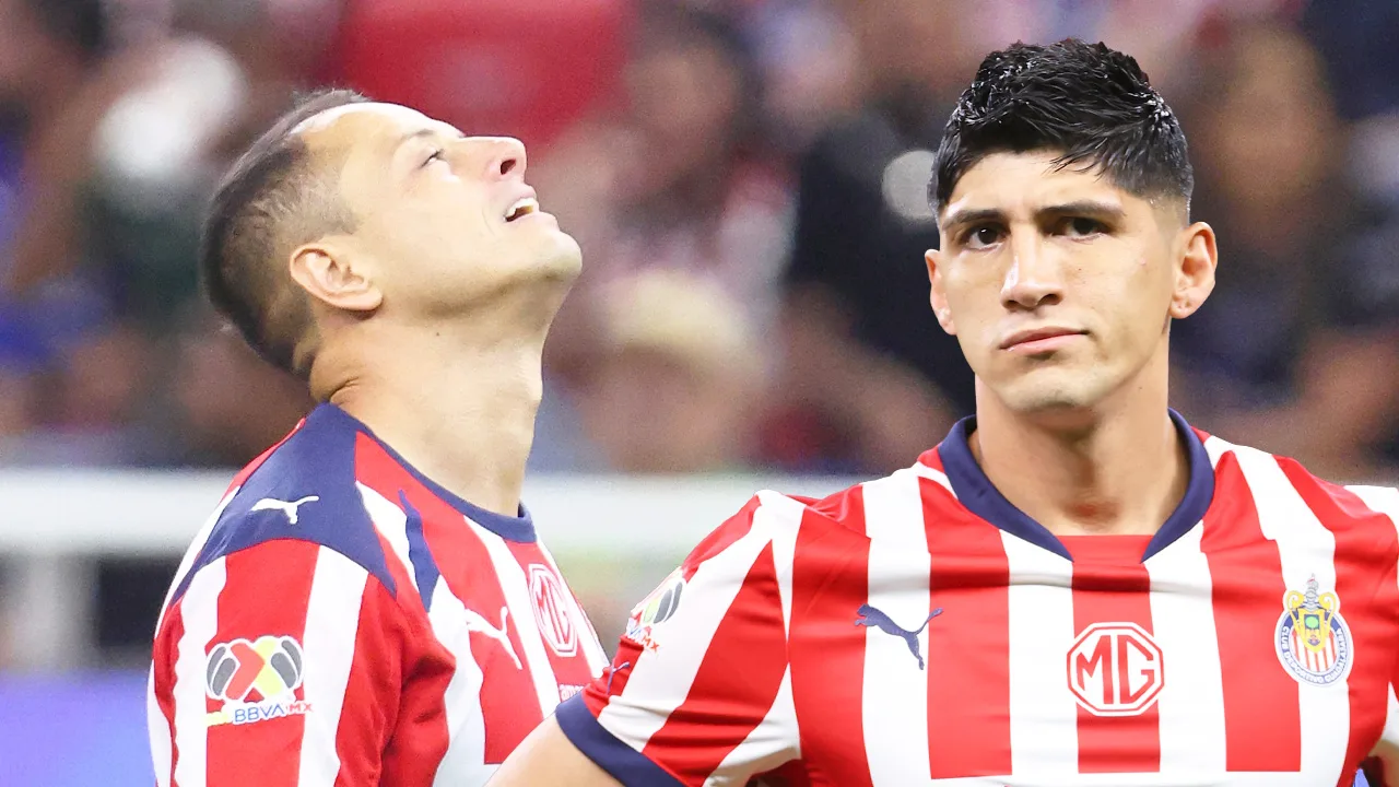 Chivas tiene apartados a Chicharito y Alan Pulido.