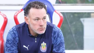 Chivas golea en el Clásico Tapatío, pero Milito anticipa dolorosa baja en Liguilla Gabriel Milito dio un panorama preocupante sobre una de sus figuras.