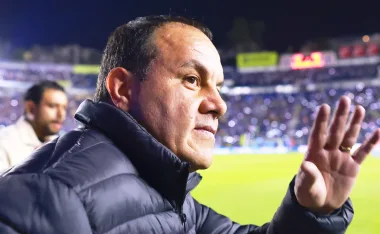 Cuauhtémoc Blanco causa revuelo en la política y se justifica ante críticas.