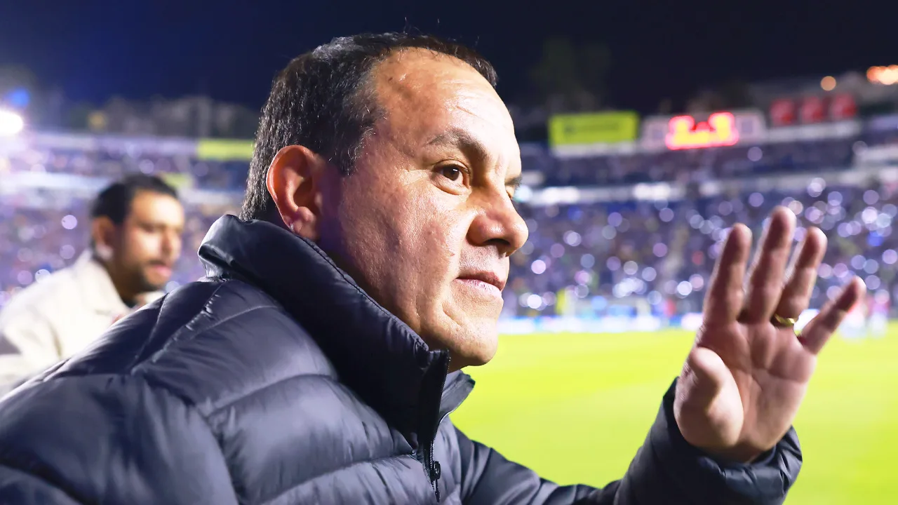 Cuauhtémoc Blanco causa revuelo en la política y se justifica ante críticas.