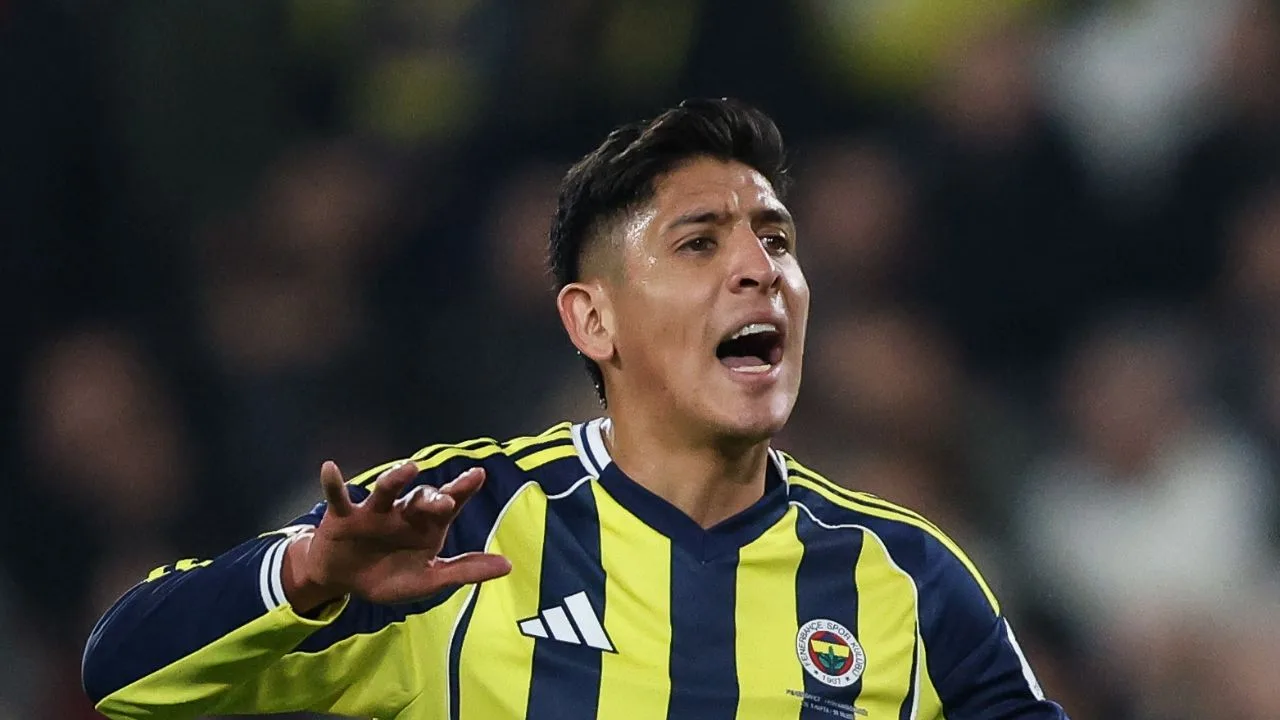 Edson Álvarez, jugador del Fenerbahce. 