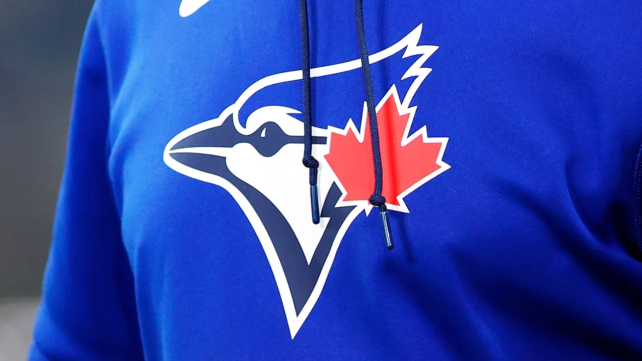 El logo de los Blues Jays es un ave, la cual es de la especie arrendajo azul.