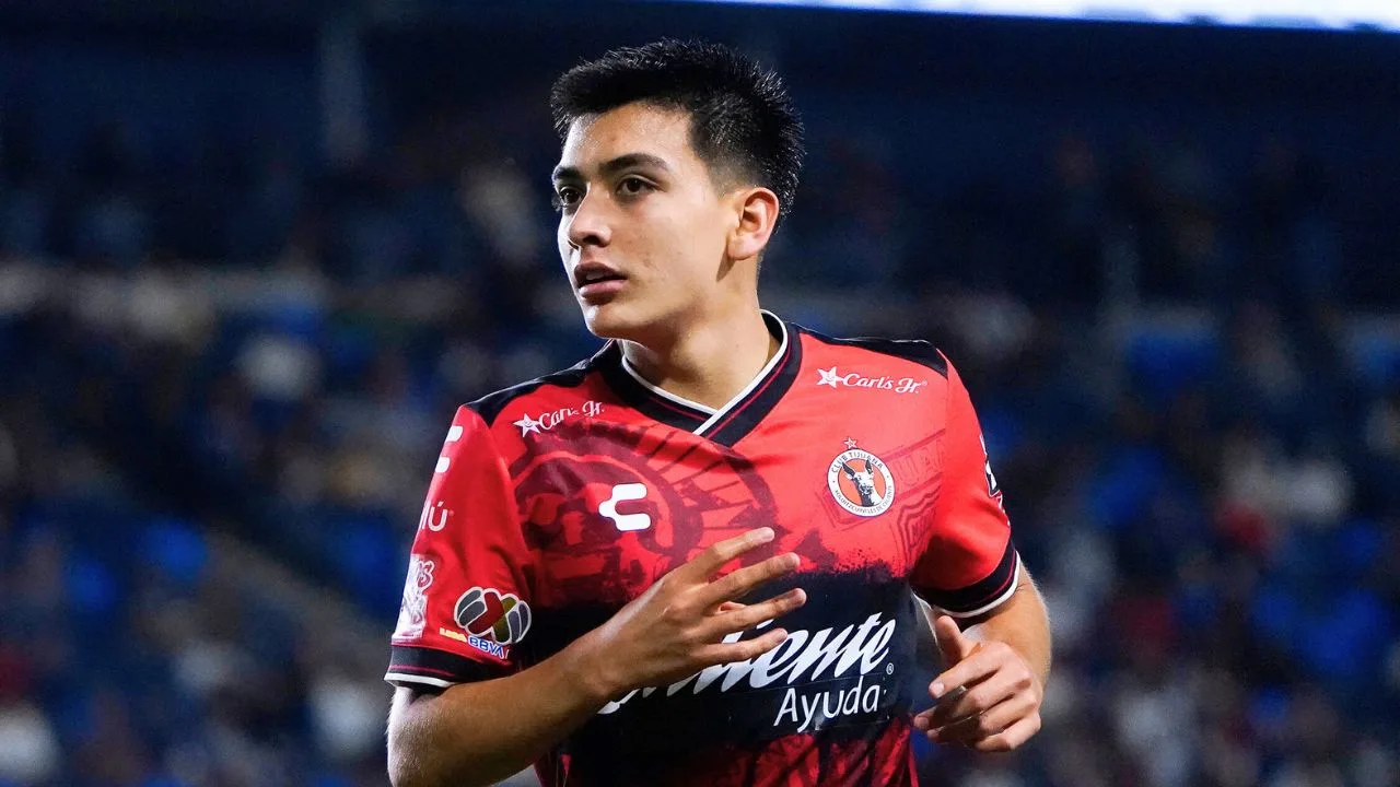 El invaluable regalo que recibió la joya de México Sub 20 Gilberto Mora de leyenda de Selección Alemana.