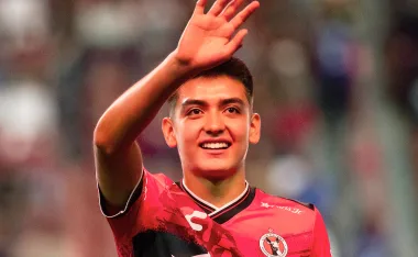 Gilberto Mora recibe indirecta para jugar en Francia.