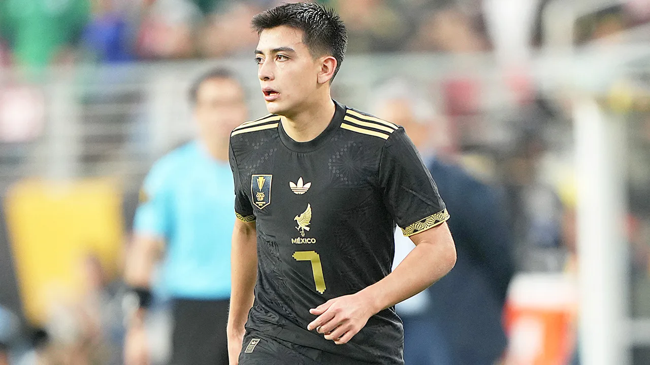 Gilberto Mora rompe récords con 16 años en la Selección Mexicana.