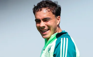Iker Fimbres marcó un golazo e ilusiona a la afición mexicana.