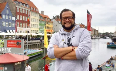 José Ramón López Beltrán, hijo de AMLO, desata ola de cuestionamientos en redes.