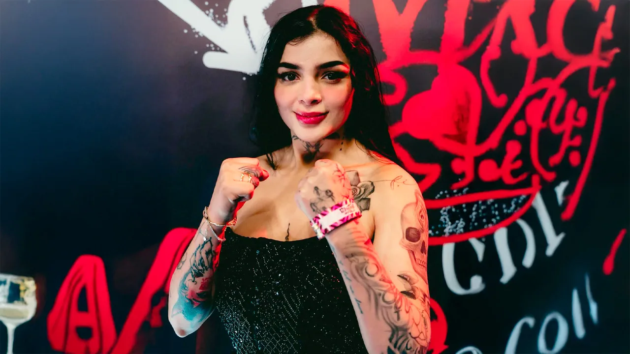 Karely Ruiz y su estreno en el boxeo en Stream Fighters 4.