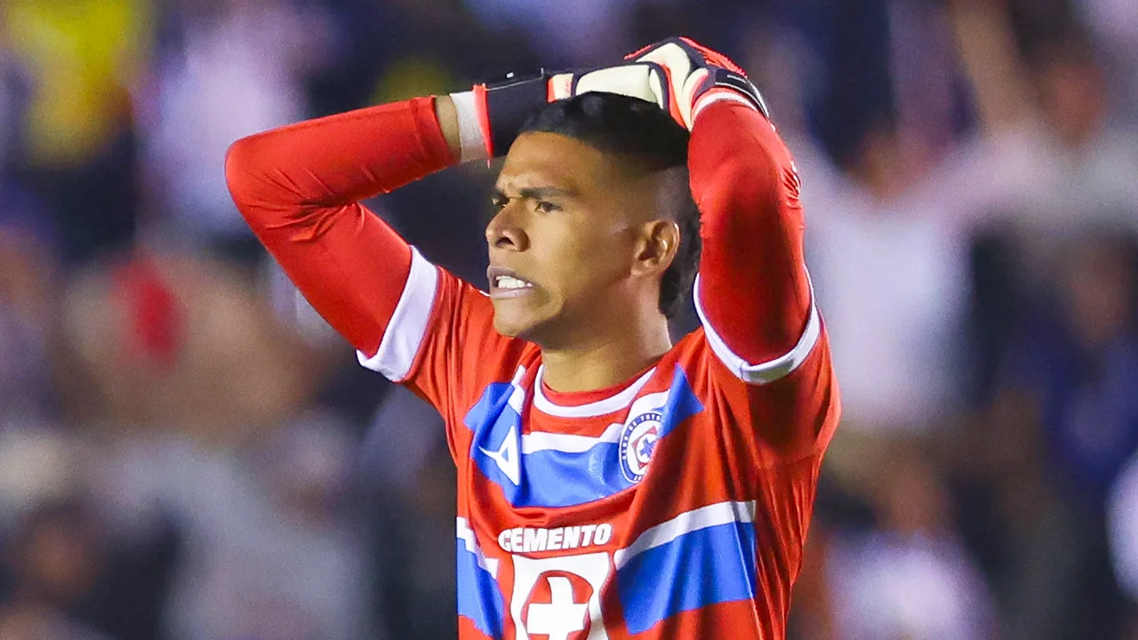 Kevin Mier no tuvo paciencia en el banquillo celeste y explotó.