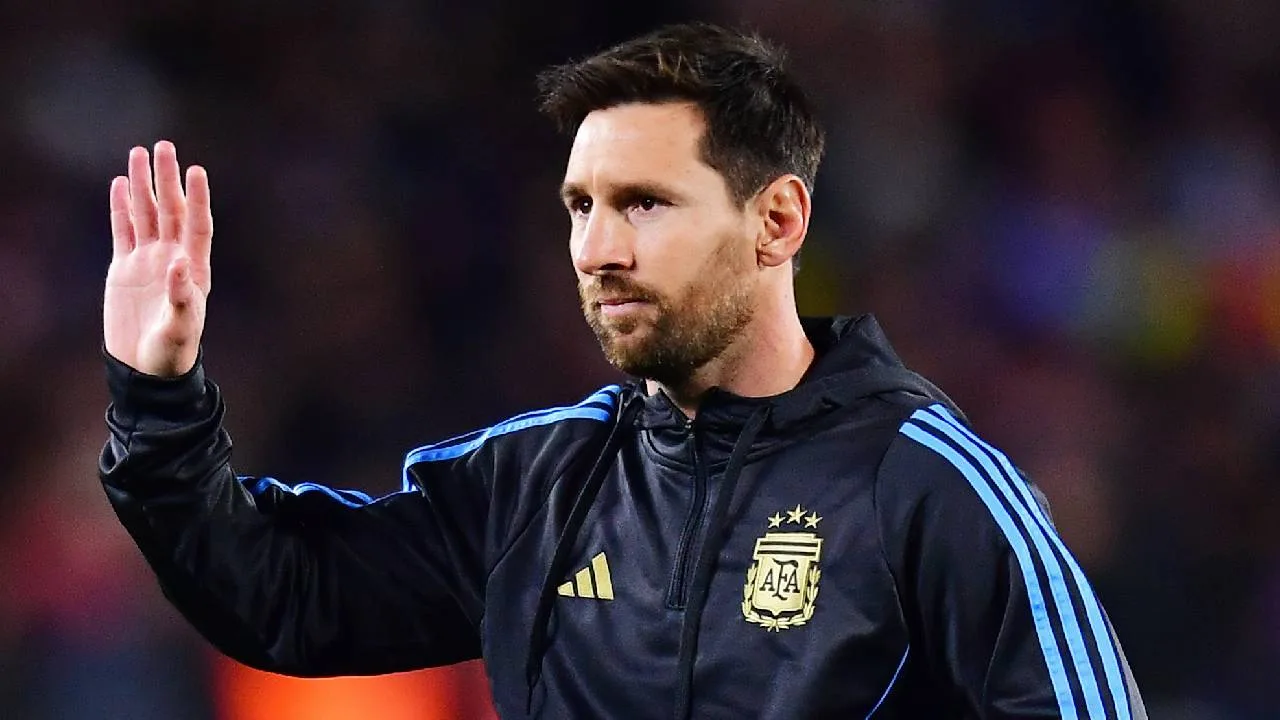 Lionel Messi alentó a los juveniles.