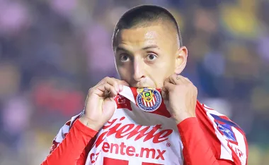 Piojo Alvarado borra todo y causa misterios entre los aficionados.