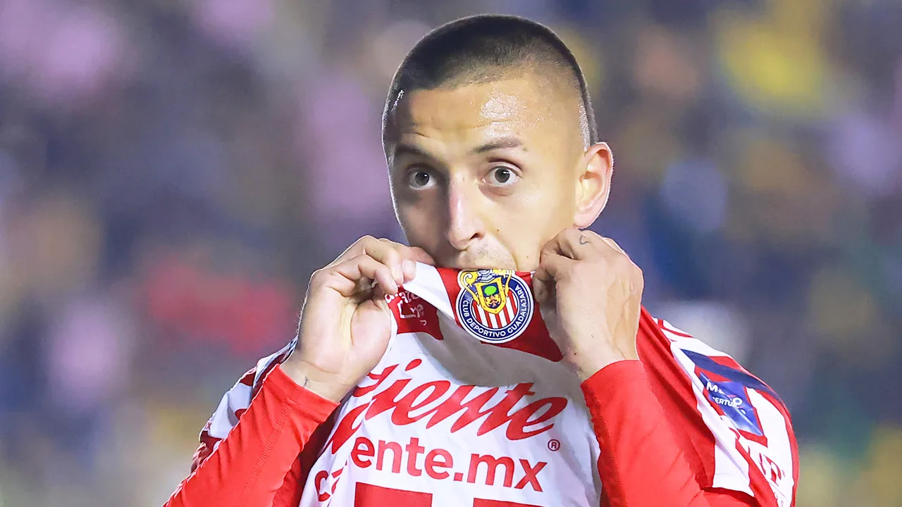 Piojo Alvarado borra todo y causa misterios entre los aficionados.
