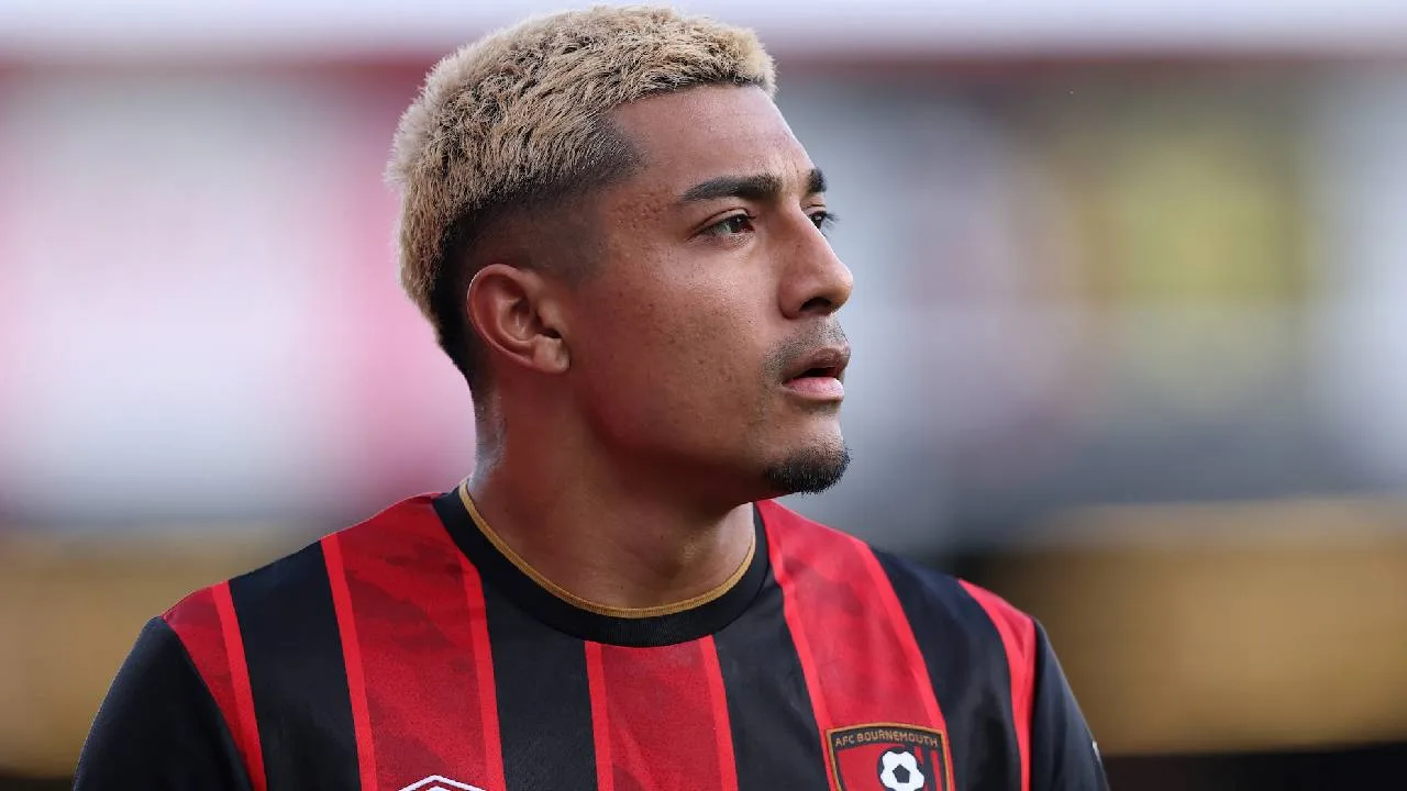 Julián Araujo, futbolista mexicano.