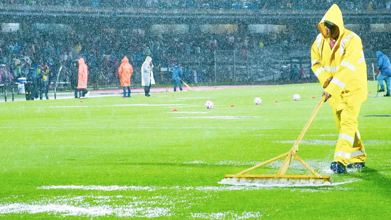 Pumas vs Chivas se retrasó por la Jornada 12.