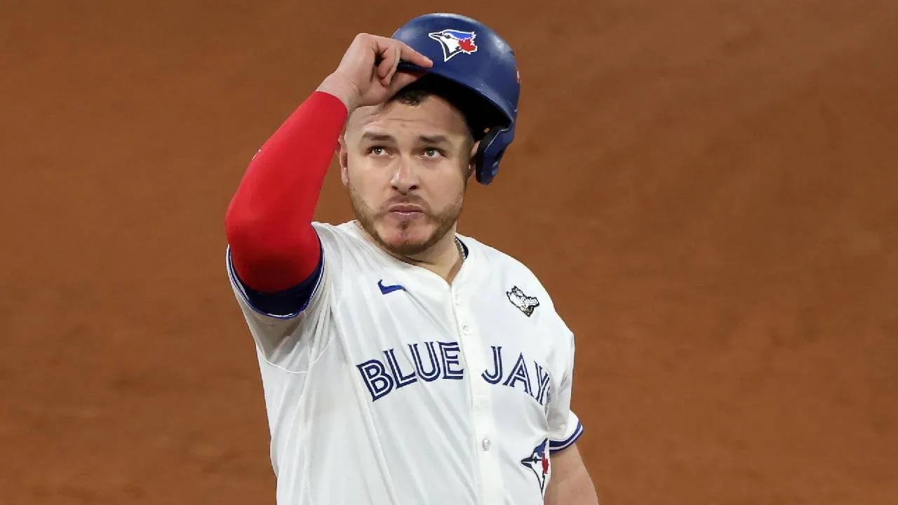 ¿Qué necesitan los Blue Jays de Alejandro Kirk para coronarse en la Serie Mundial 2025 ante Dodgers? Alejandro Kirk, beisbolista de Blue Jays.