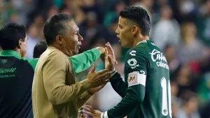 Se supo el último pedido de Ambriz a James Rodríguez en León