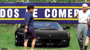 La primera Ferrari negra de la historia: El capricho de 470.000 euros de Diego Maradona