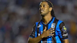 Las 5 locuras de Ronaldinho durante su ciclo en Querétaro