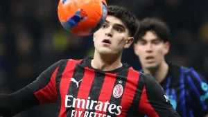 ¿Por qué los jugadores de Inter y AC Milan tienen una mancha roja en la cara?