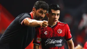 Sebastián Abreu, Gilberto Mora