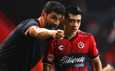 Sebastián Abreu, Gilberto Mora