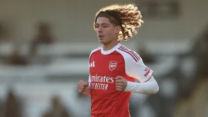 Tiene 13 años, es panameño y bate récords en la Champions League con la camiseta de Arsenal