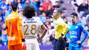 Cruz Azul no solo va por Carrasquilla de Pumas: Revelan brutal sanción y restricción que piden por fractura de Kevin Mier